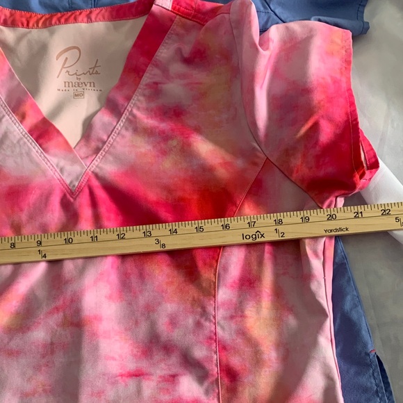 Scrub Tops (3) Women’s Medium Navy Blue Pink WonderWink Prints Maeve ScrubStar - Picture 3 of 16